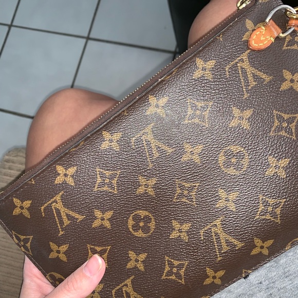 Louis Vuitton Handbags - Louis Vuitton neverfull mm pouch